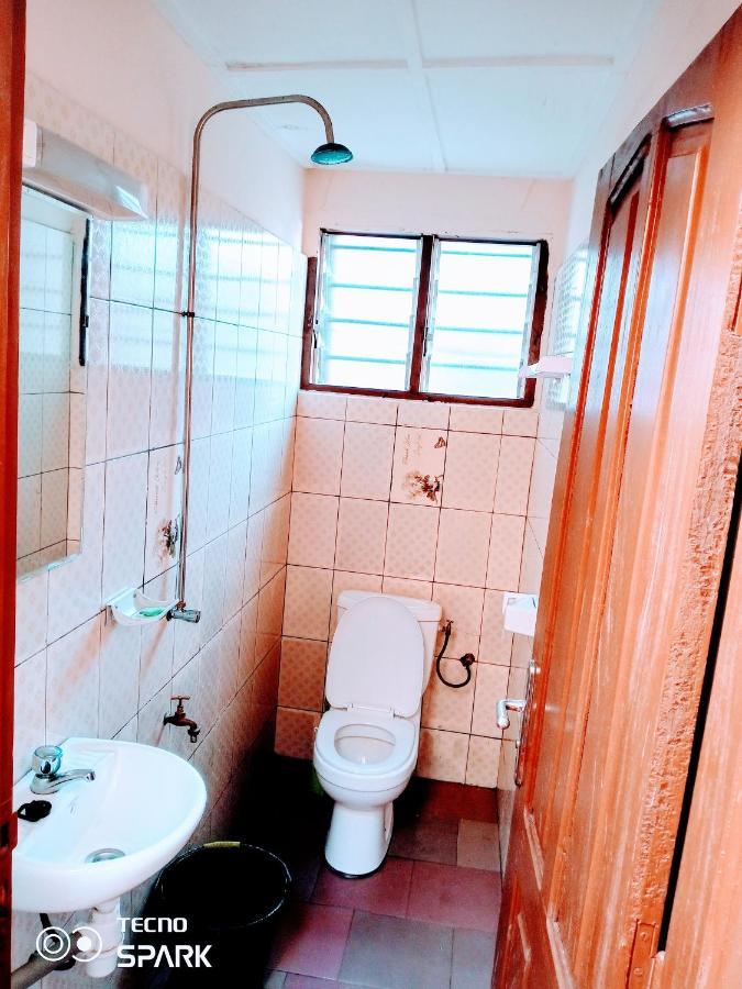 Akwa Guesthouse 코토누 외부 사진