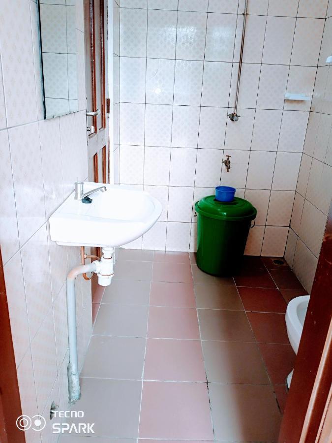 Akwa Guesthouse 코토누 외부 사진