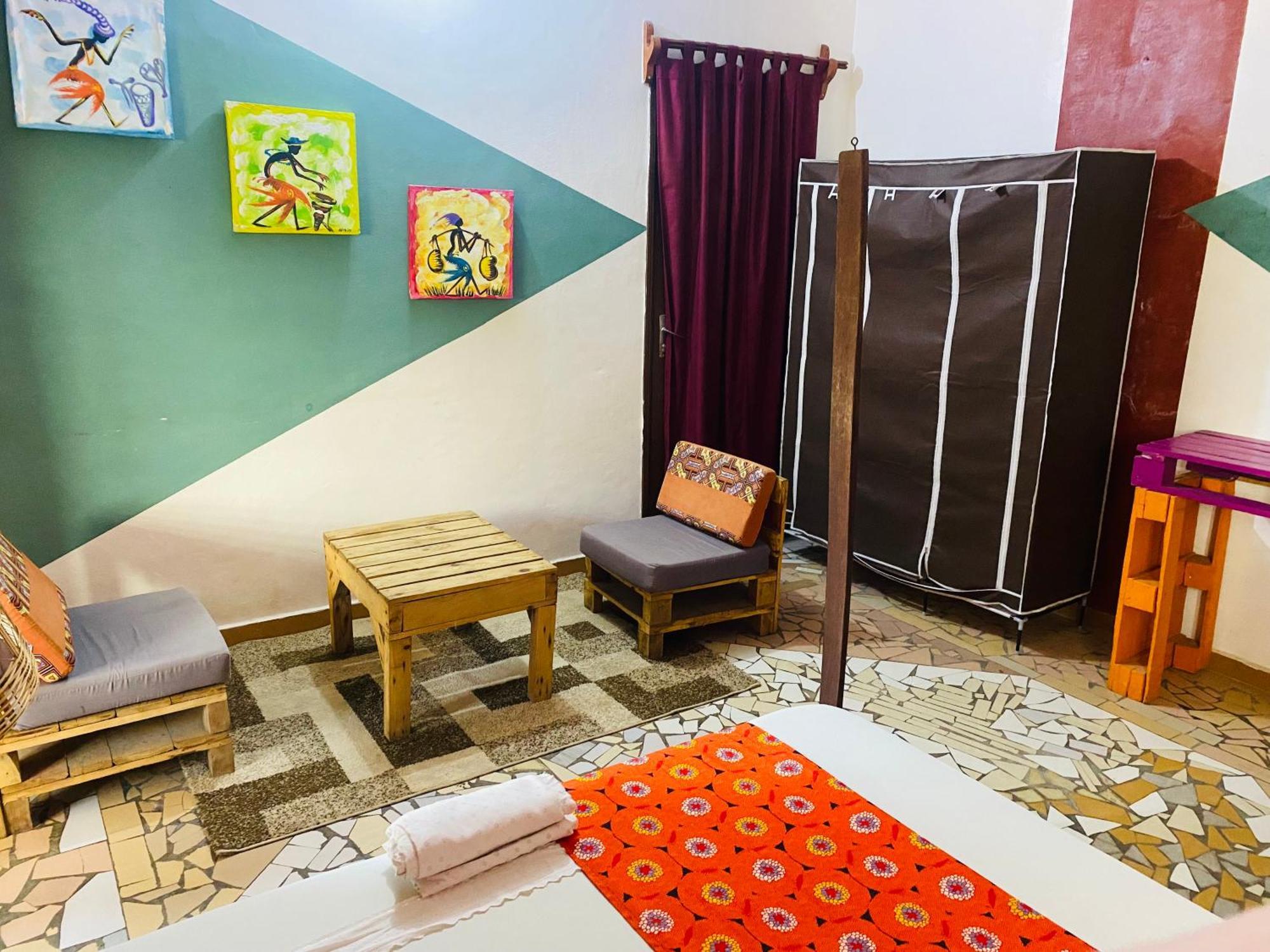 Akwa Guesthouse 코토누 외부 사진